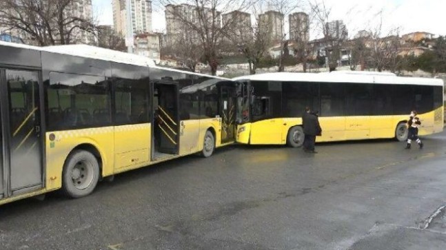 İETT otobüsleri kafa kafaya çarpıştı
