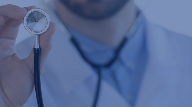 Erkekler genetik faktörlere, kadınlar ise hormonal değişimlere ve stres gibi faktörlere bağlı olarak saçı dökebilirler. Dökülme ileri seviyelere ulaştığında, tıbbi yardım yetersiz kalır. Bu noktada, kişinin kendi saç köklerinin kullanılmasıyla kalıcı sonuç sağlayan tek yöntem saç ekimi olarak öne çıkıyor. Ense bölgesinden alınan saç kökleri, dökülme olan bölgelere yerleştirilir ve ömür boyu kalıcı saçlar oluşturur.