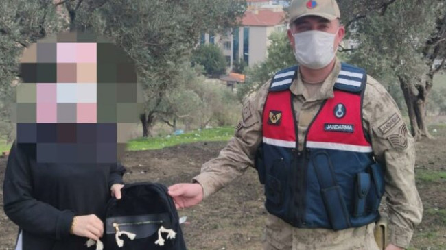 Altın dolu çantayı masada unuttular