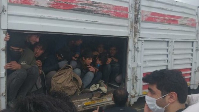 Kaza yapan TIR’dan 114 kaçak çıktı