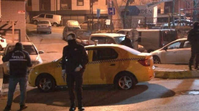 Taksiciye silah dayayıp kaçtılar